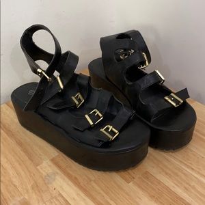 Platform buckle shoes